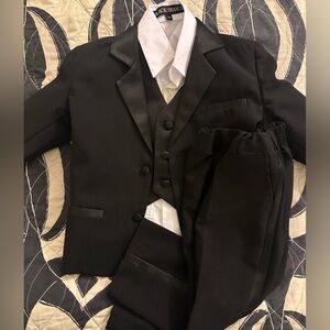 Toddler boy Tuxedo 4T